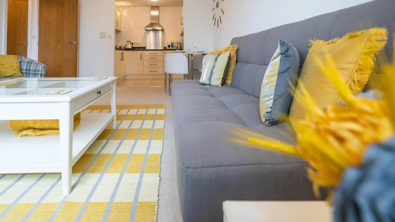 Hansen Court - Stylish Bay Apartment With Parking And River Views Cardiff