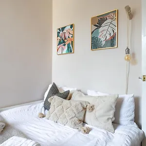 Prime Location Pontcanna Modern 2 Bedroom With Privat Parking Cardiff