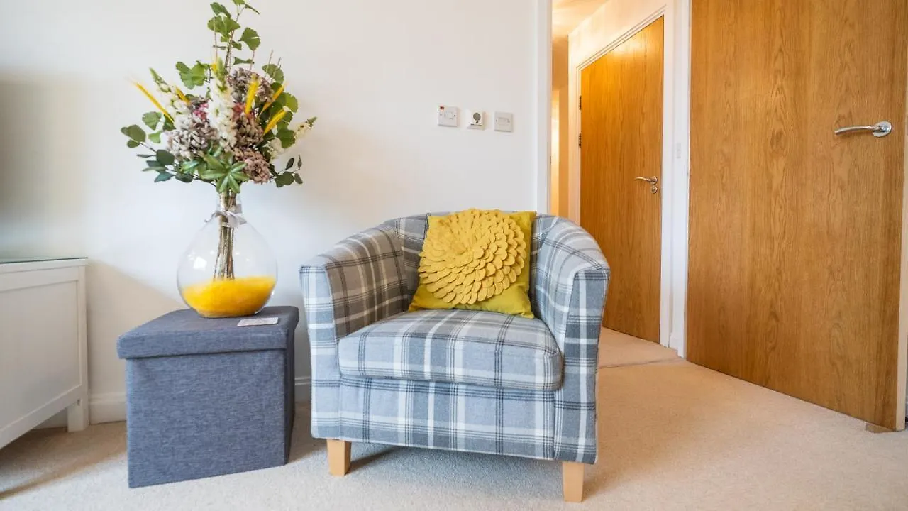 Hansen Court - Stylish Bay Apartment With Parking And River Views Cardiff